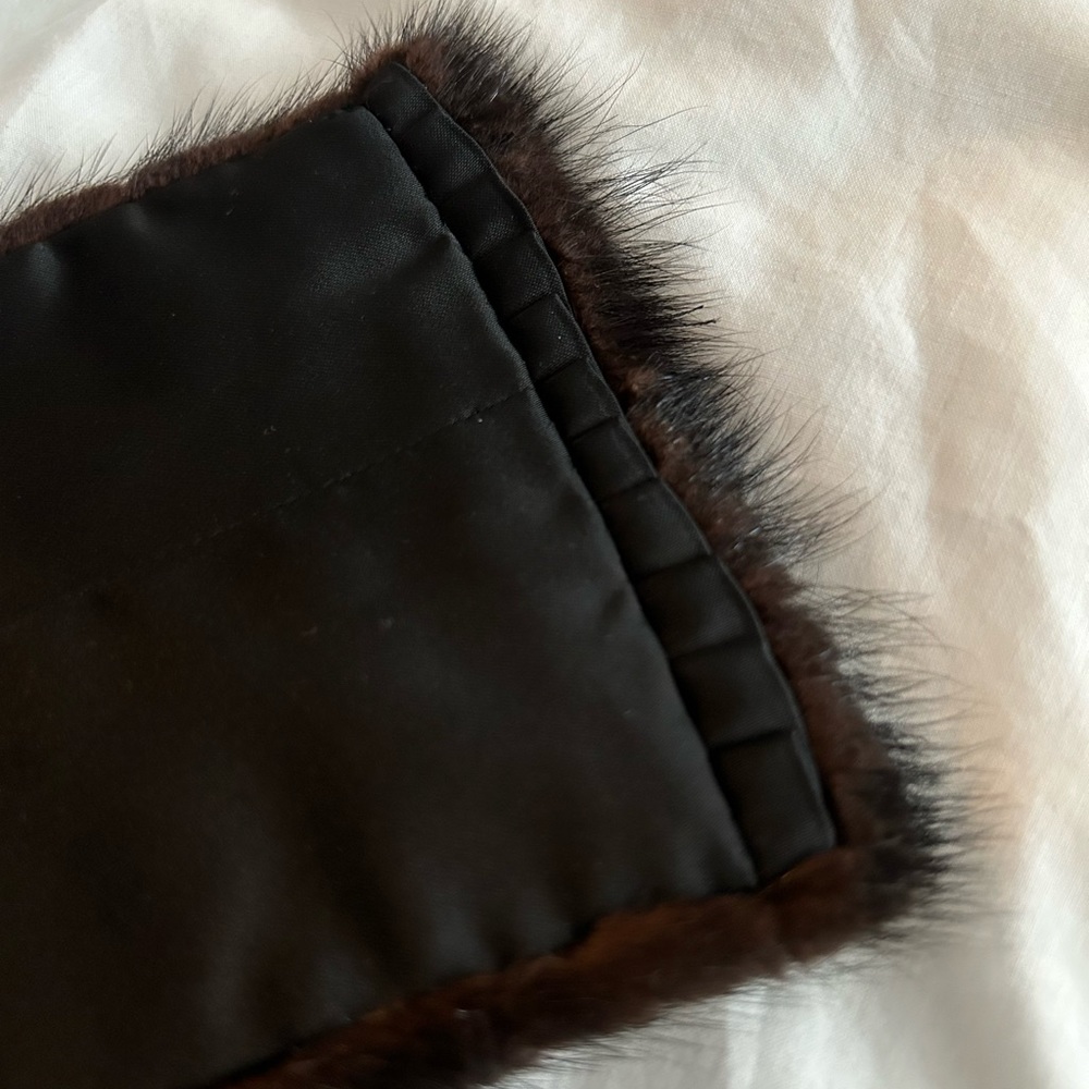Gorgeous, Mink Shoulder Stole - Picture 4 of 6